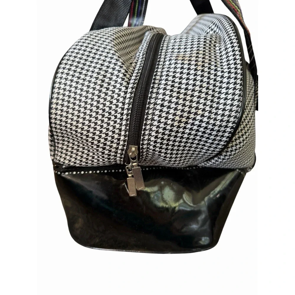Nike Herringbone Duffel Bag Gym Carryon Overnight Black White Travel Purse Wrist